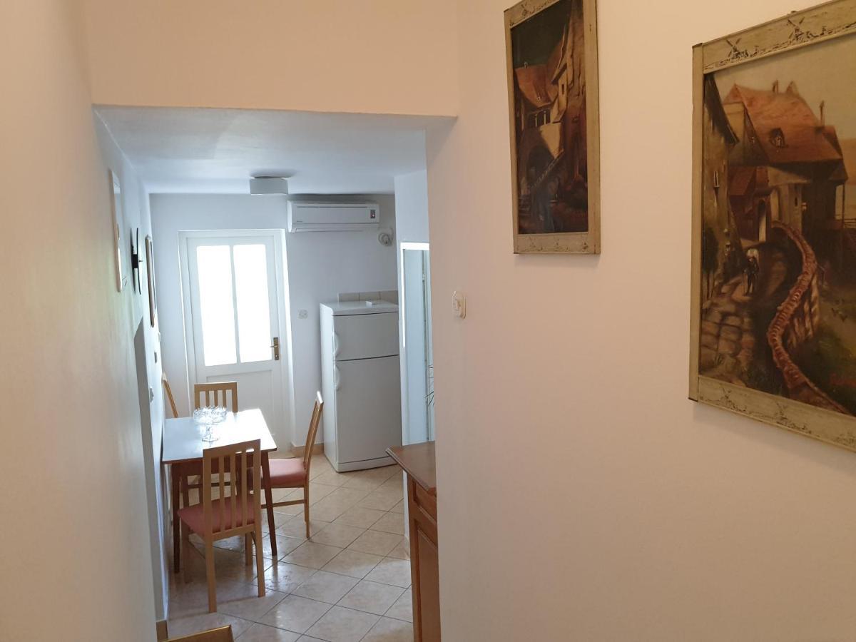 Apartmani I Sobe Jusic Rab Town Exteriör bild