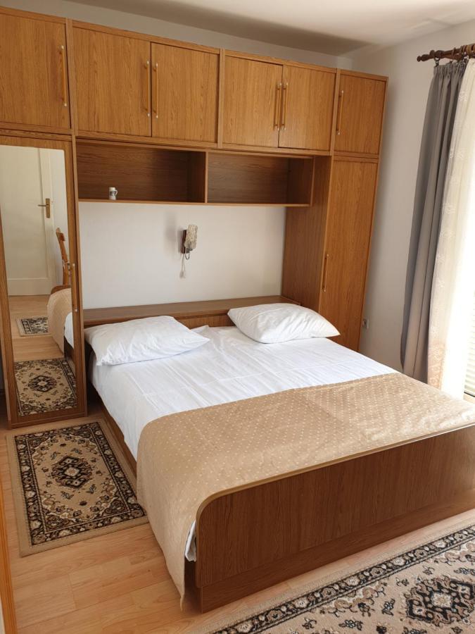 Apartmani I Sobe Jusic Rab Town Exteriör bild