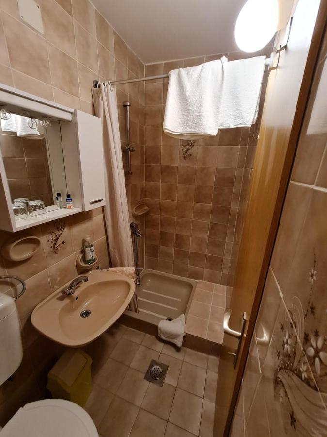 Apartmani I Sobe Jusic Rab Town Exteriör bild