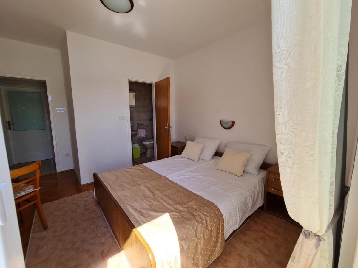 Apartmani I Sobe Jusic Rab Town Exteriör bild