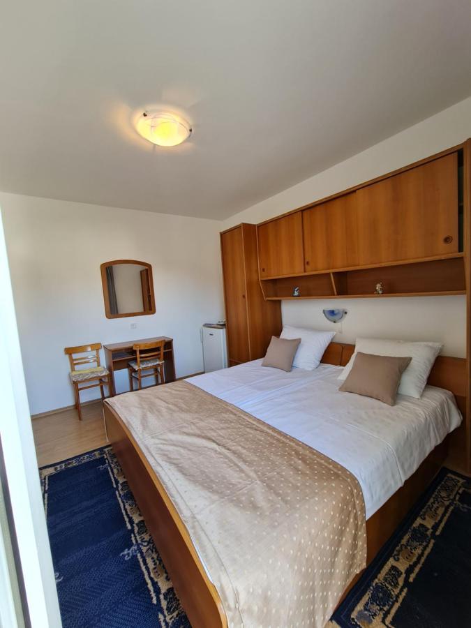 Apartmani I Sobe Jusic Rab Town Exteriör bild