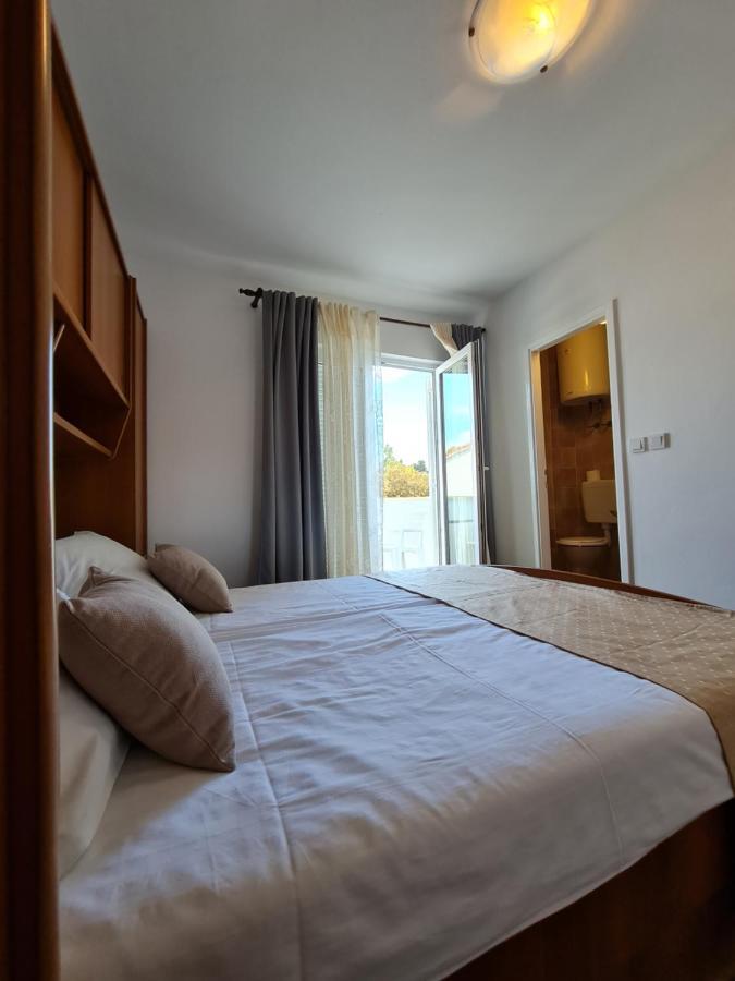 Apartmani I Sobe Jusic Rab Town Exteriör bild